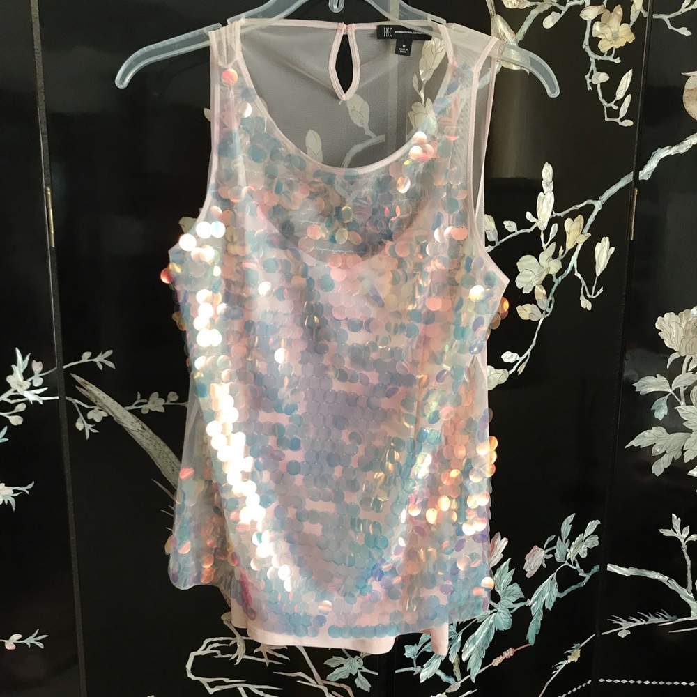💟💍 Sequins top. NWT. Reduction sale 2026